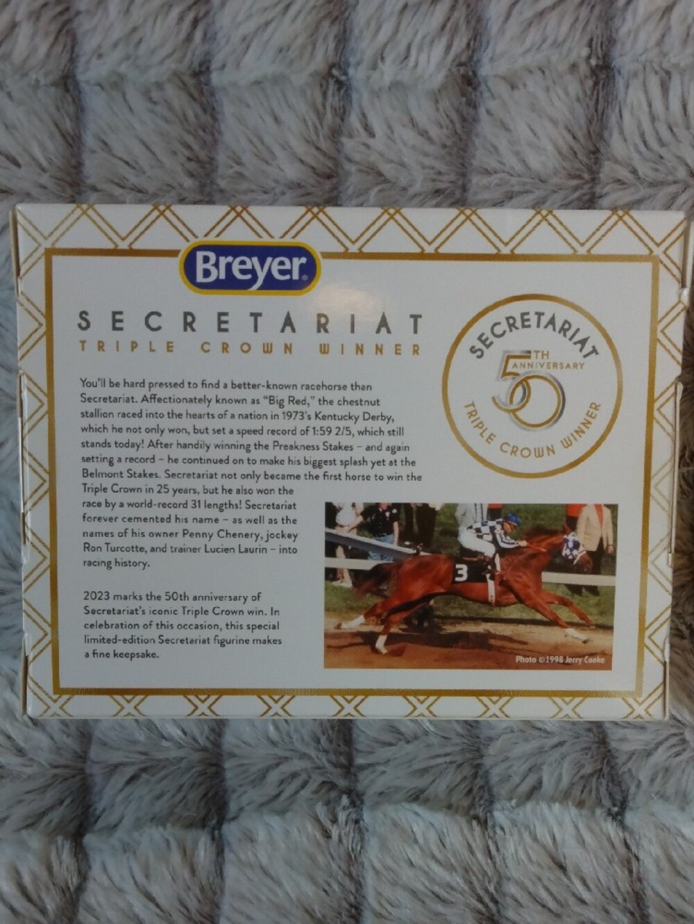 Breyer Chestnut Racing Secretariat Model with Red Tail - Picture 4 of 9
